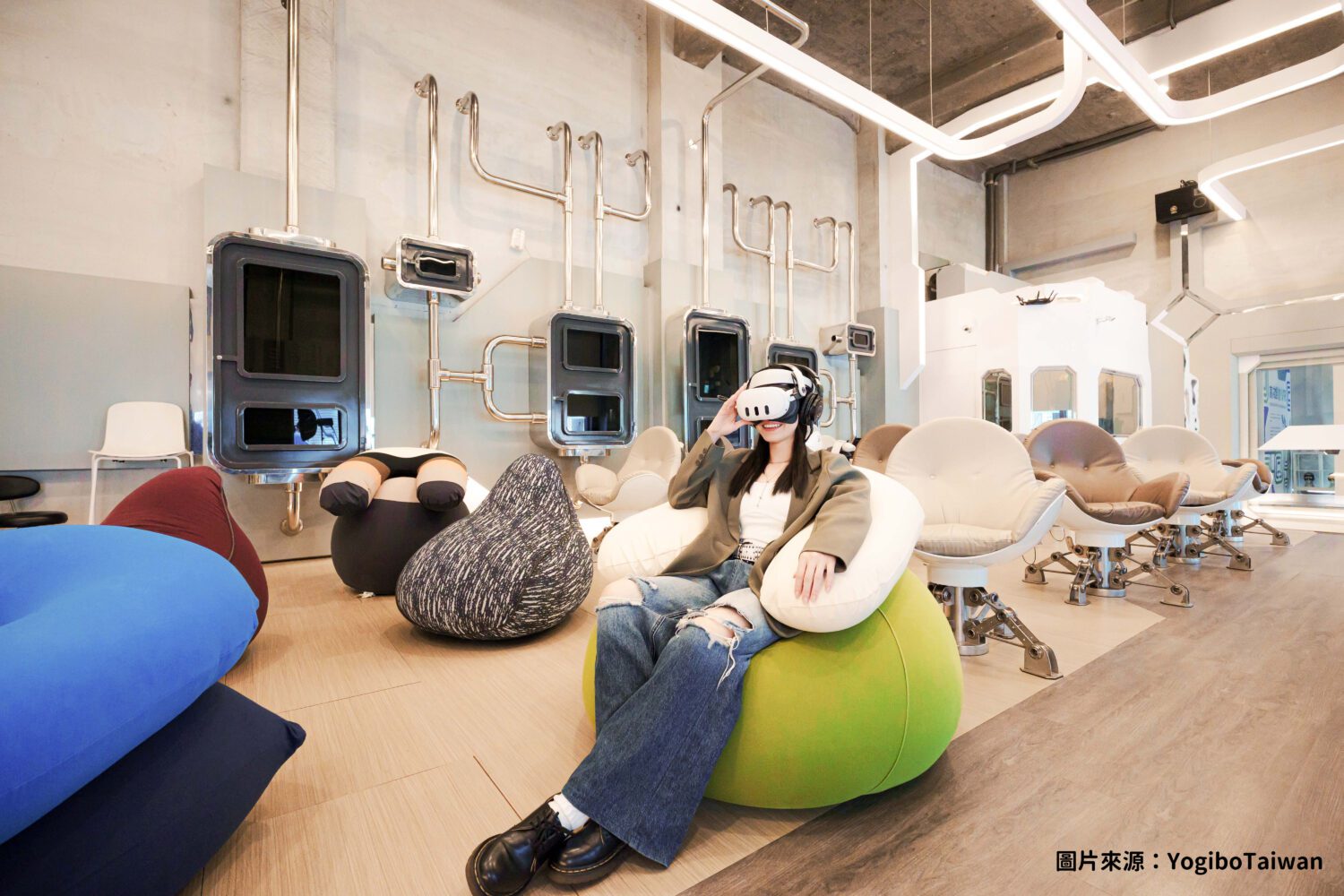 高雄VR體感劇院打造 「I人友善」  結合VR、音樂、零食酒飲與懶骨頭 帶您沉浸倒數體驗