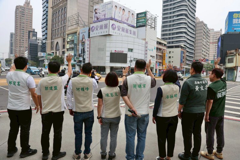 漾新聞| 南方問政聯盟倒數誓師 拚2026守護高雄再前進 漾新聞| 南方問政聯盟倒數誓師 拚2026守護高雄再前進