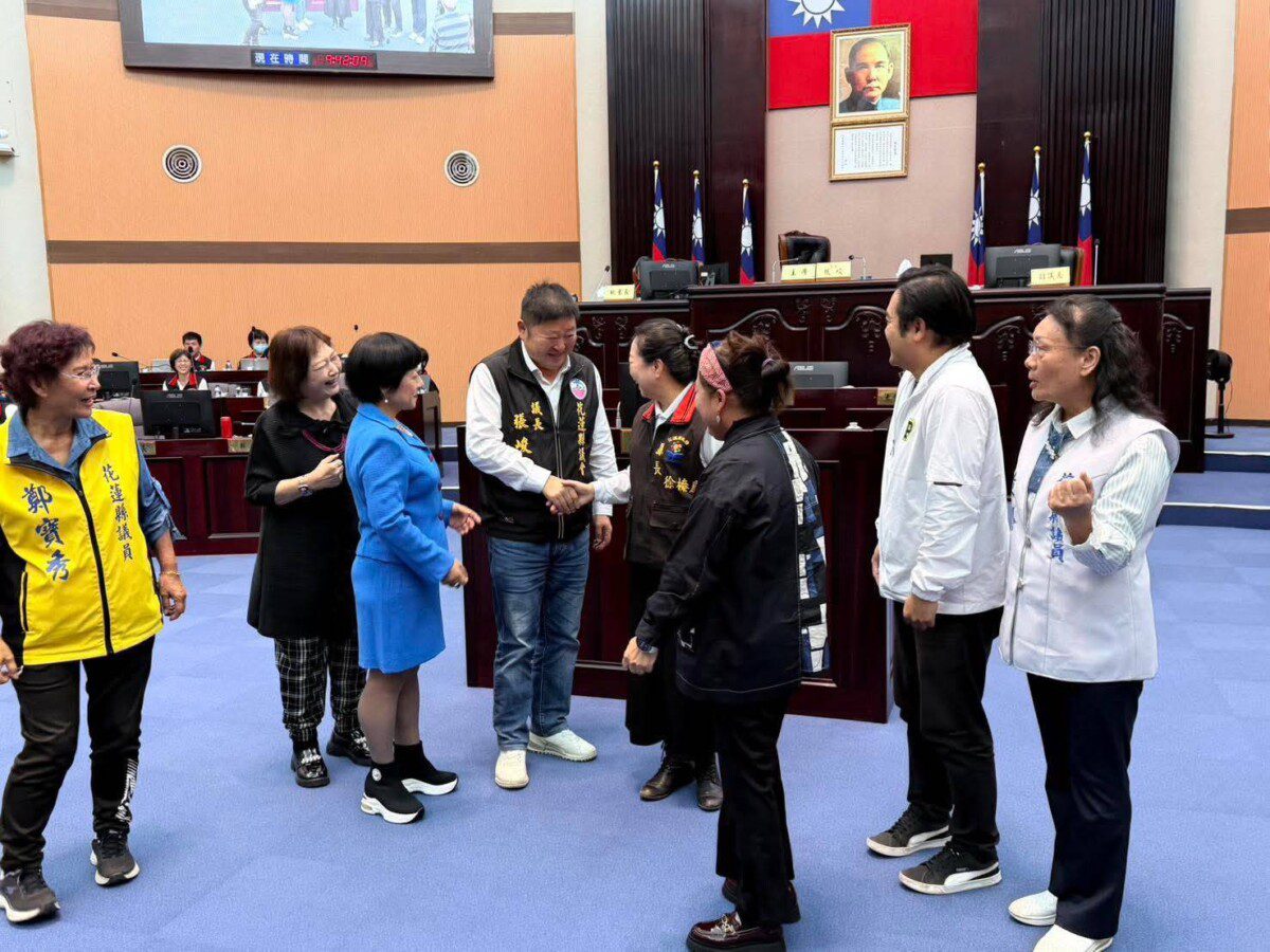 張峻議長強調：「握手是禮貌 但重建必須是行動」