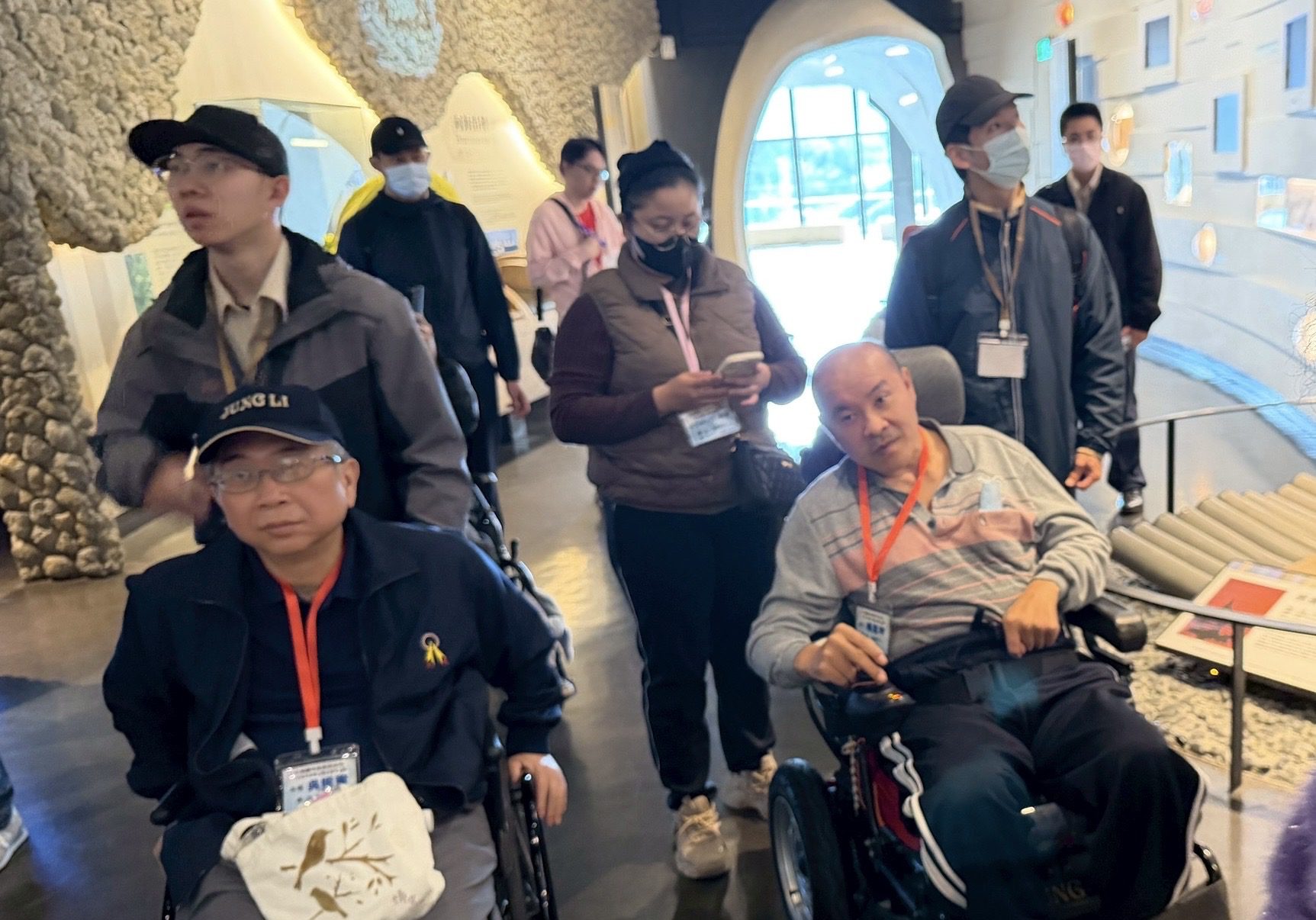 桃園舉辦生命勇士陽光學習活動 替代役醫護陪同退役袍澤踏青舒心 桃園舉辦生命勇士陽光學習活動 替代役醫護陪同退役袍澤踏青舒心