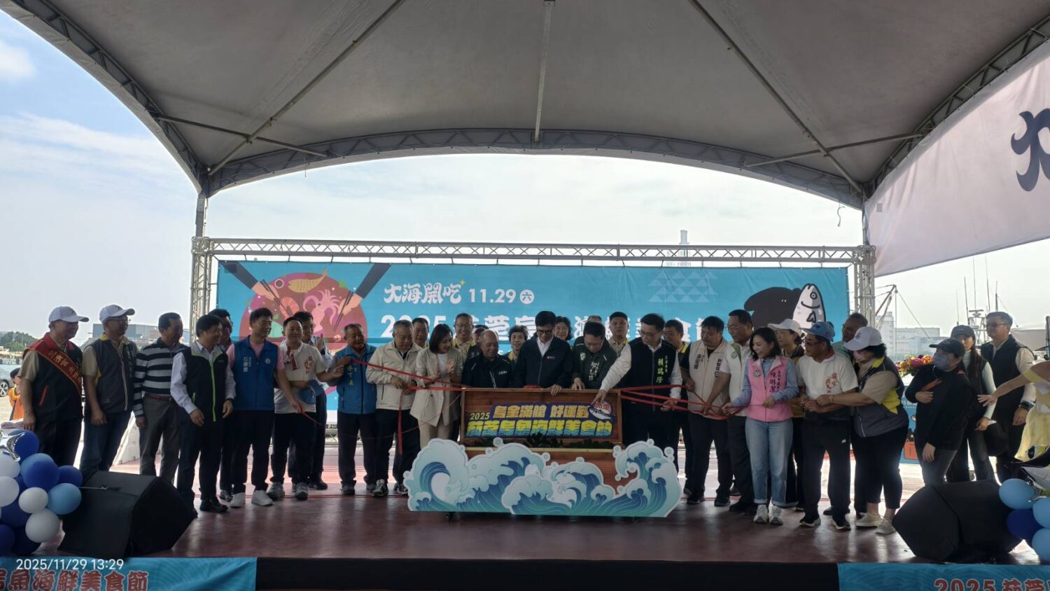 2025「茄萣烏魚節海鮮美食節」開跑！陳其邁市長讚烏魚子人間極品