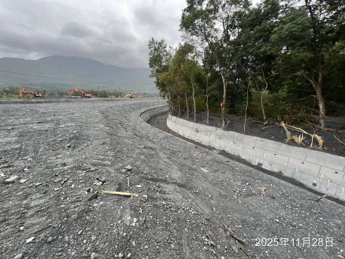 花蓮縣政府辦理萬榮鄉明利村長橋排水上游野溪清疏完成 改善馬太鞍溪溢堤致災情況