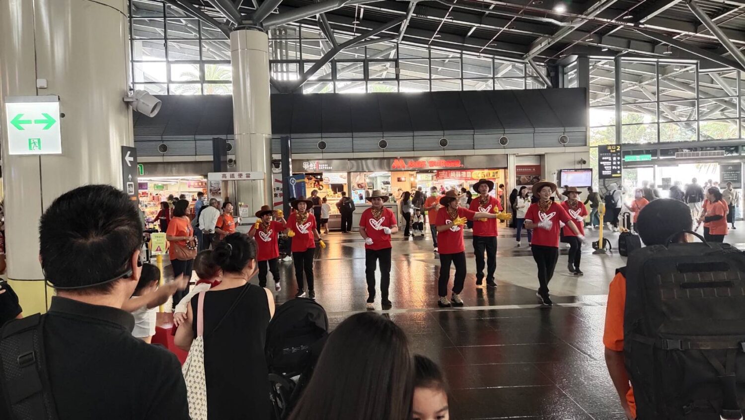 響應國際身障日   高鐵台南站快閃演出