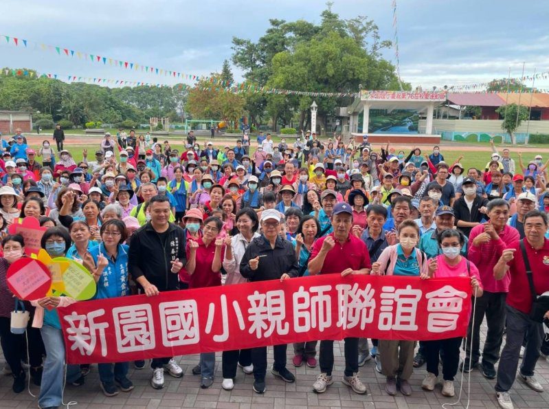 漾新聞|親近土地 大步向前 鄉親攜老扶幼齊步走 漾新聞|親近土地 大步向前 鄉親攜老扶幼齊步走