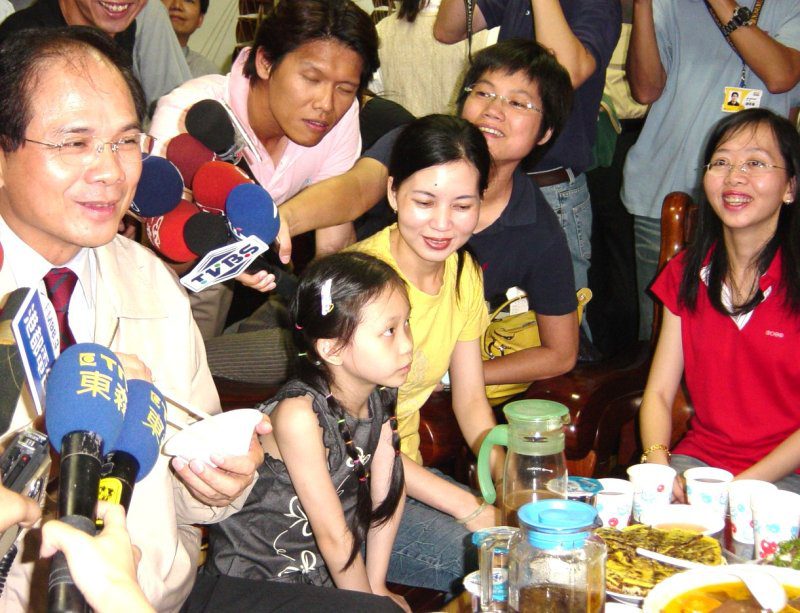 南洋台灣姊妹會 / 黃山高 / 2005新希望文教基金會「新厝邊的故事」散文獎／漾新聞