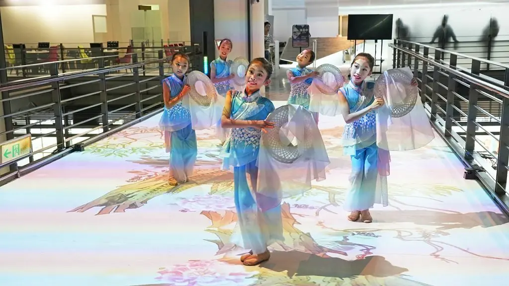 國美館跨域新作亮相　秋江冷豔化為光影舞台　民眾可共創專屬畫面