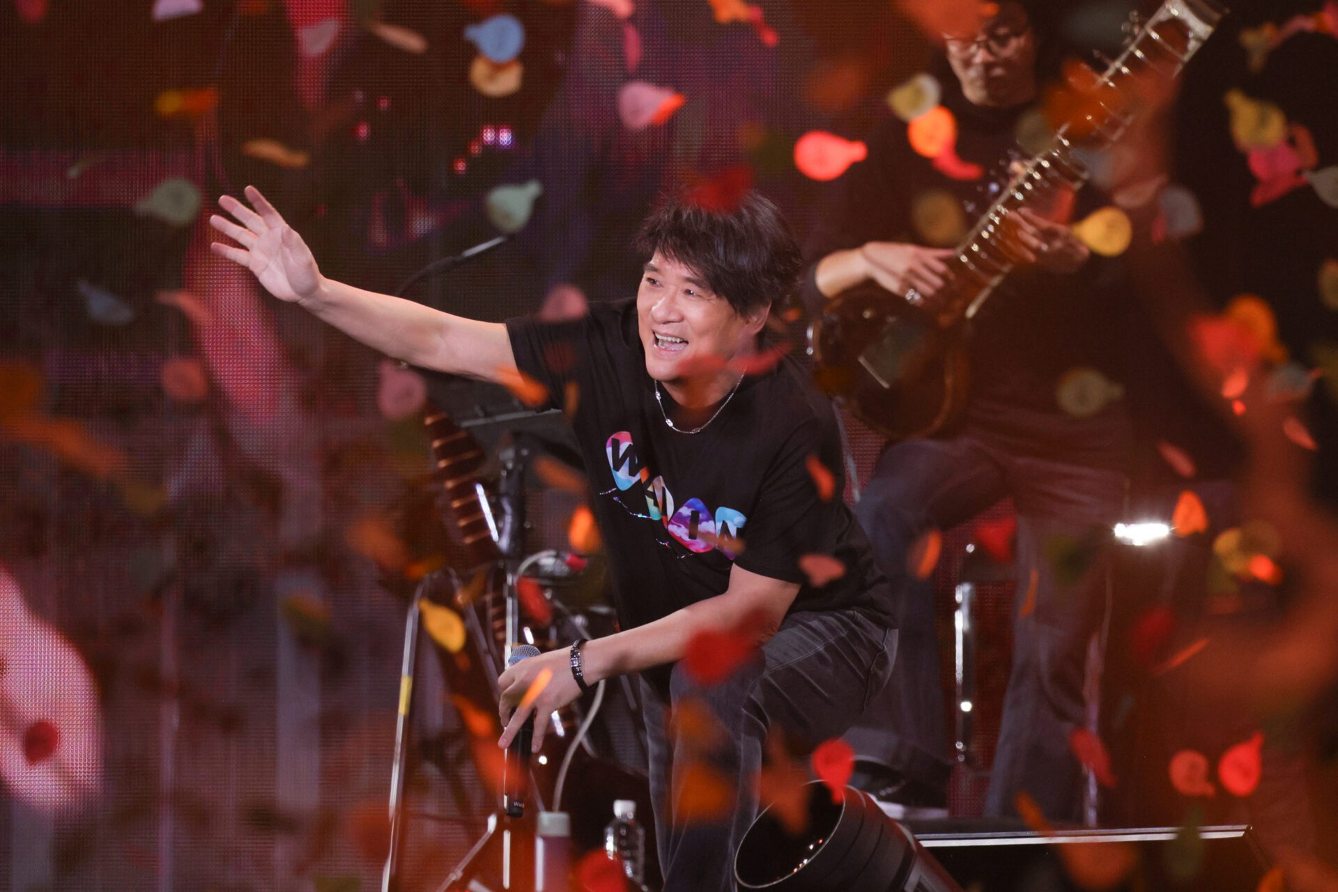 周華健續航登陸高雄港 睽違四年讓萬名歌迷嗨到集體「暈船」 周華健續航登陸高雄港 睽違四年讓萬名歌迷嗨到集體「暈船」