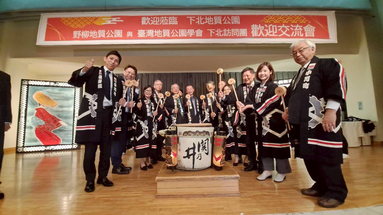 奧陸市長還特別安排晚宴，邀請當地小川町義勇組「田名部祭」音樂演奏並進行開清酒酒桶的儀式來歡迎參訪團成員，並進行聯誼交流。