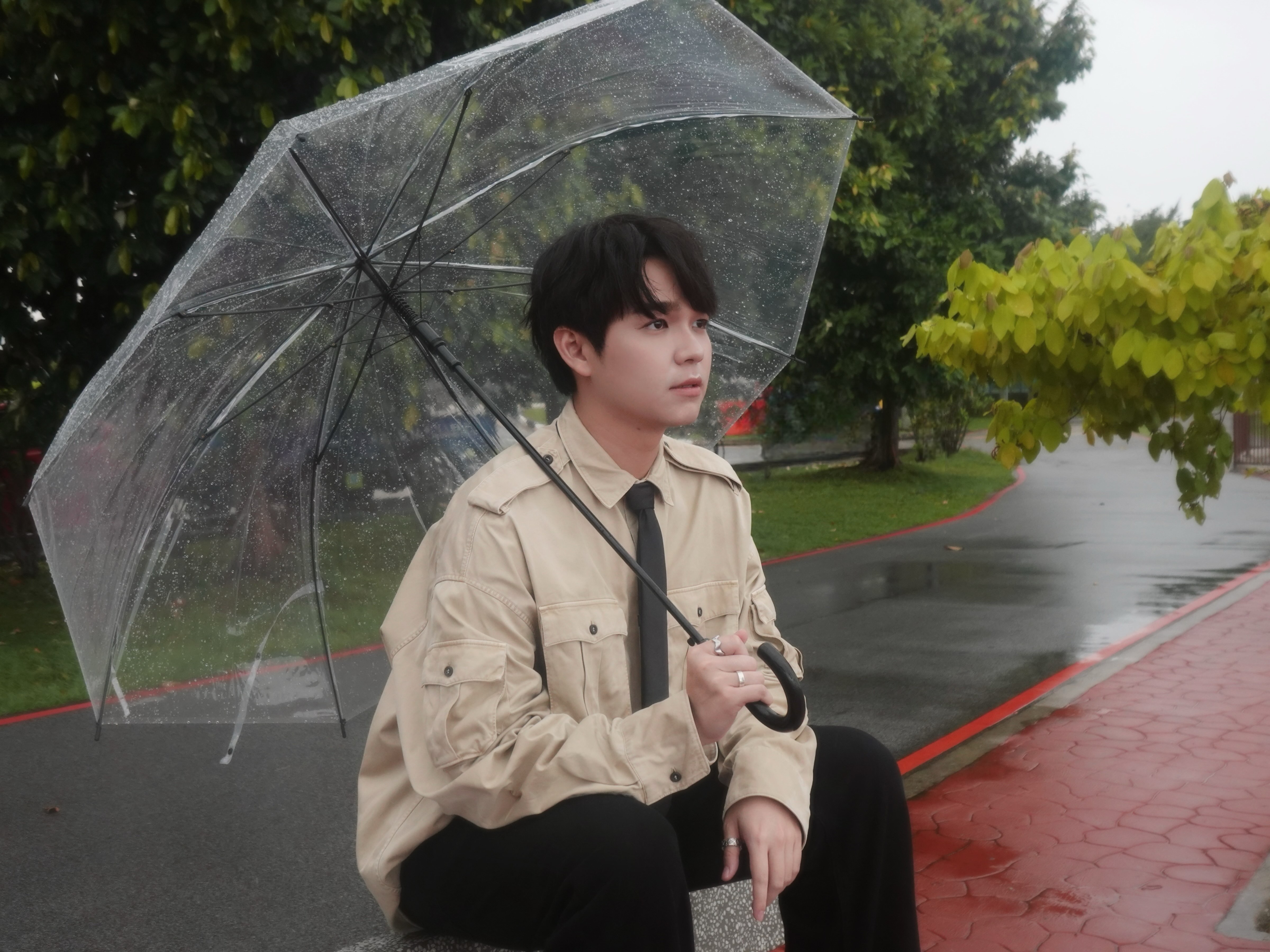 黃俊榮新作品靈感來自等不到訊息 嘴上說沒關係心裡卻酸 黃俊榮新作品靈感來自等不到訊息 嘴上說沒關係心裡卻酸