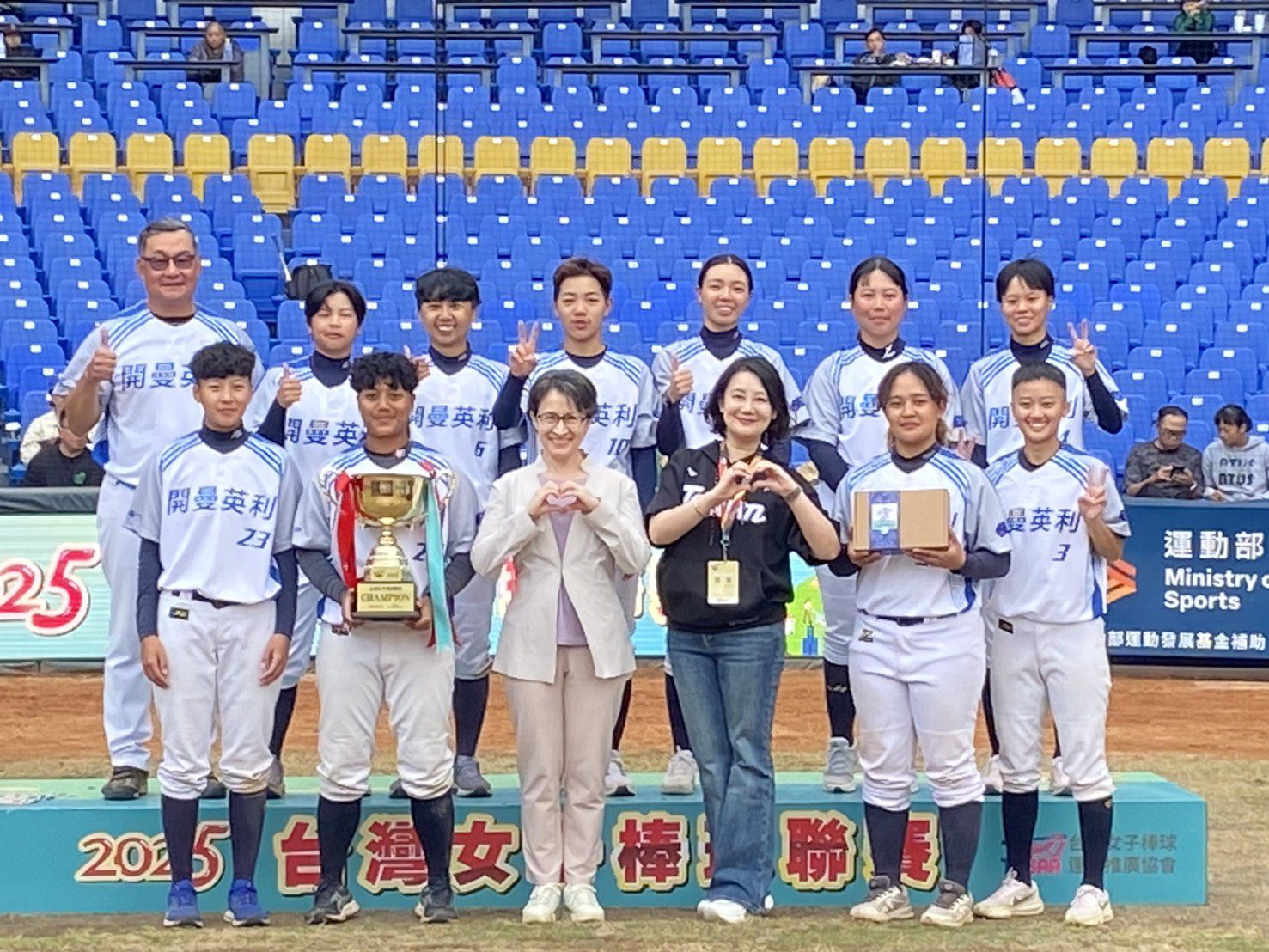 「2025 台灣女子棒球聯賽」洲際棒球場圓滿落幕 見證女棒綻放光芒 「2025 台灣女子棒球聯賽」洲際棒球場圓滿落幕 見證女棒綻放光芒