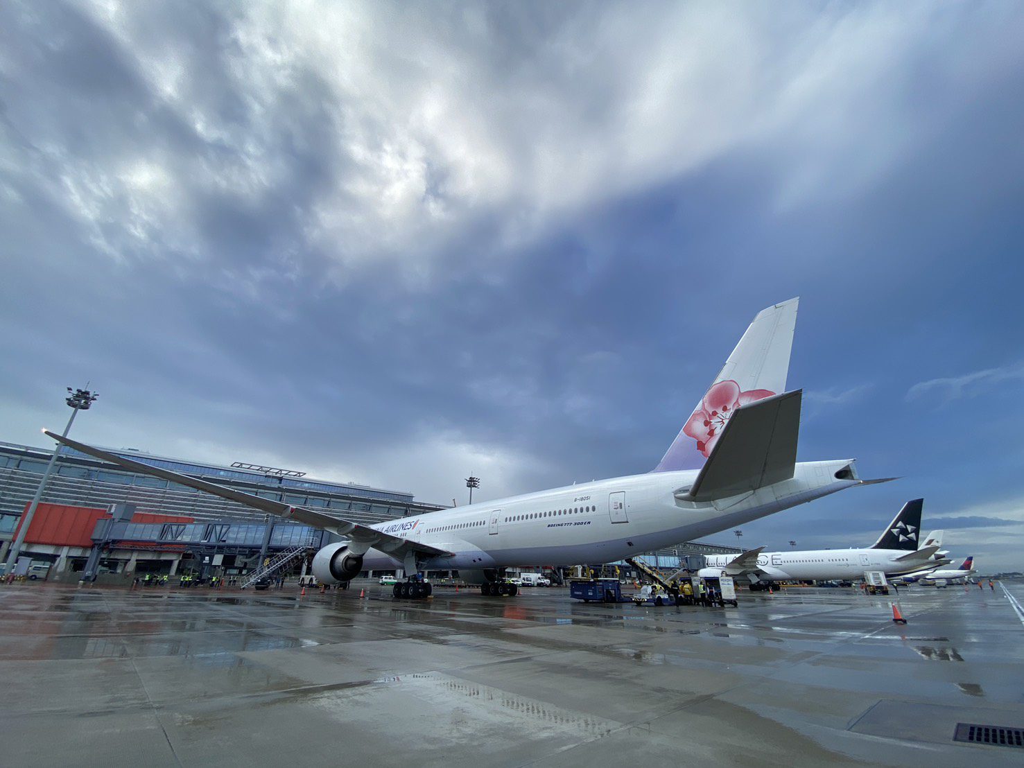 桃園機場北登機廊廳啟動試營運 三航班首日順利運作、旅客回饋助攻年底正式啟用
