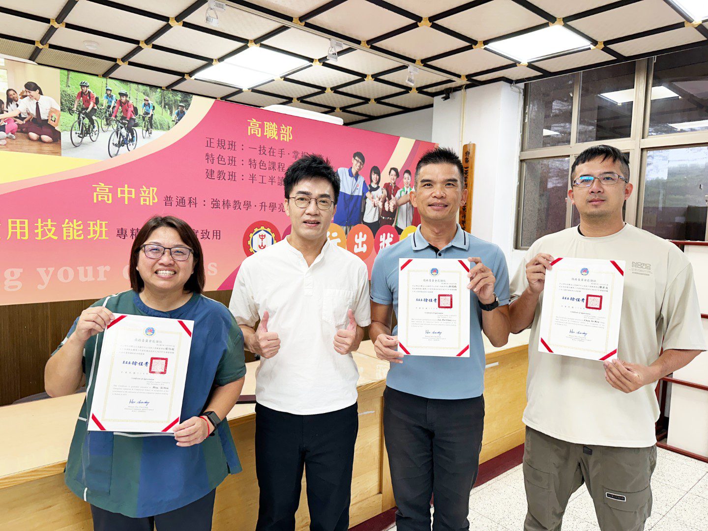 雖是榮耀，更是責任 中山工商教師獲僑務委員會頒發2025年度績優僑生輔導與華語輔導人員獎