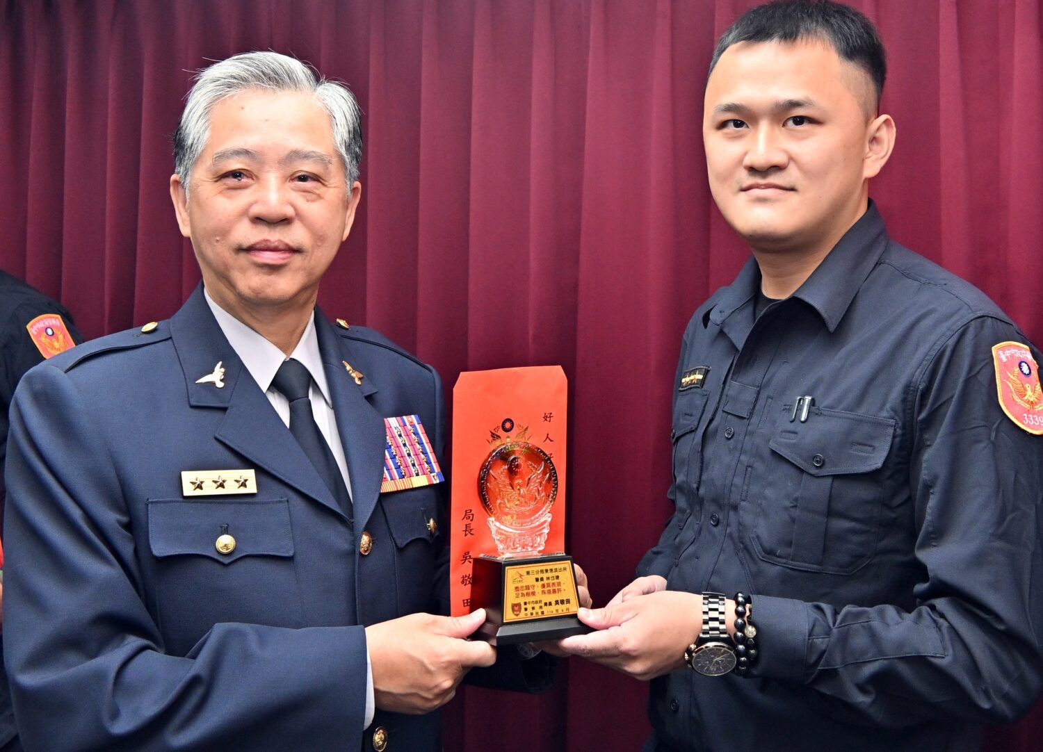 林岱瑭奪下自殘女子尖刀 吳敬田公開表揚稱許肯定 林岱瑭奪下自殘女子尖刀 吳敬田公開表揚稱許肯定