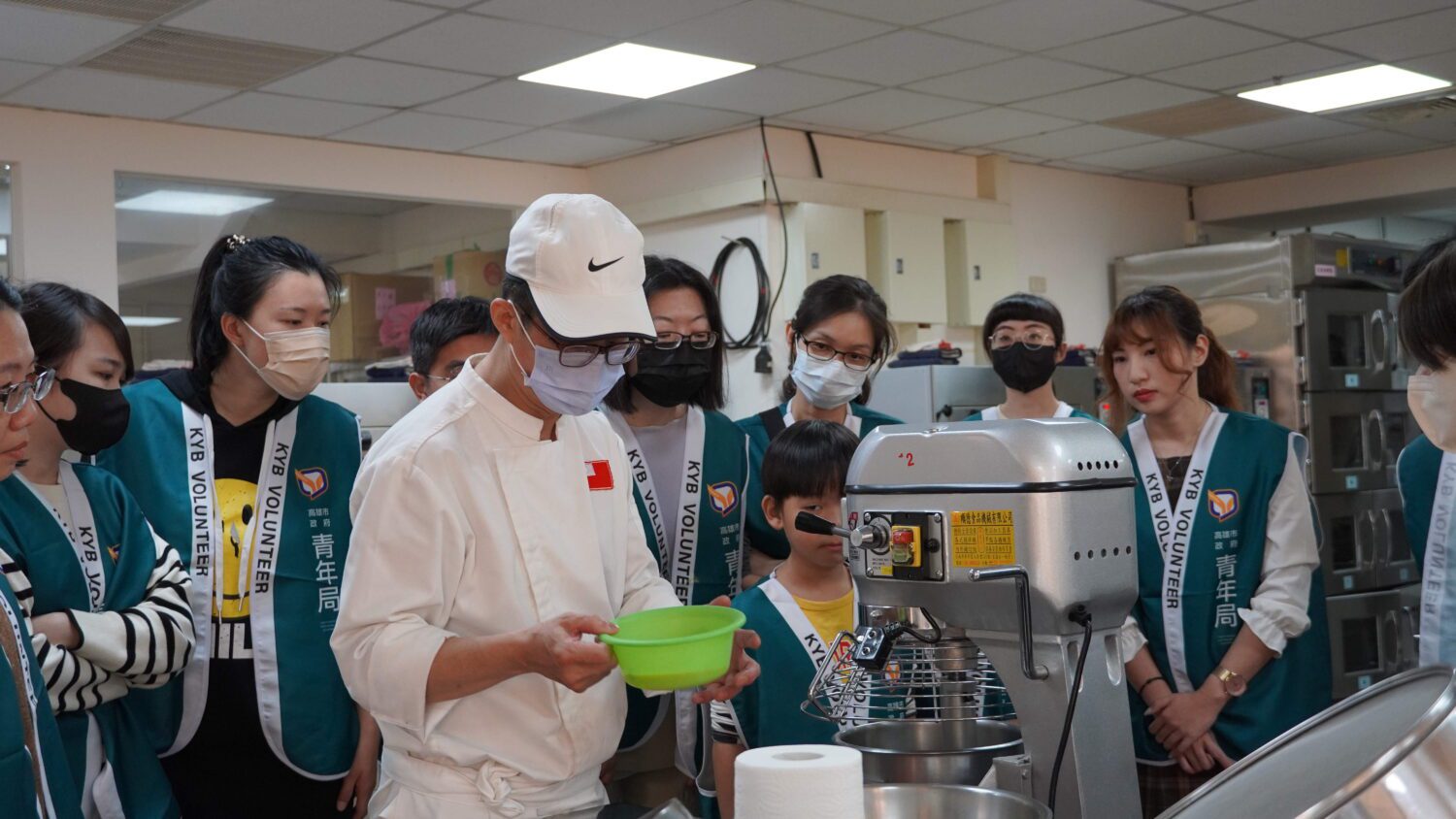 響應國際志工日 高雄青年暖心行動 145份手作點心傳遞冬日祝福
