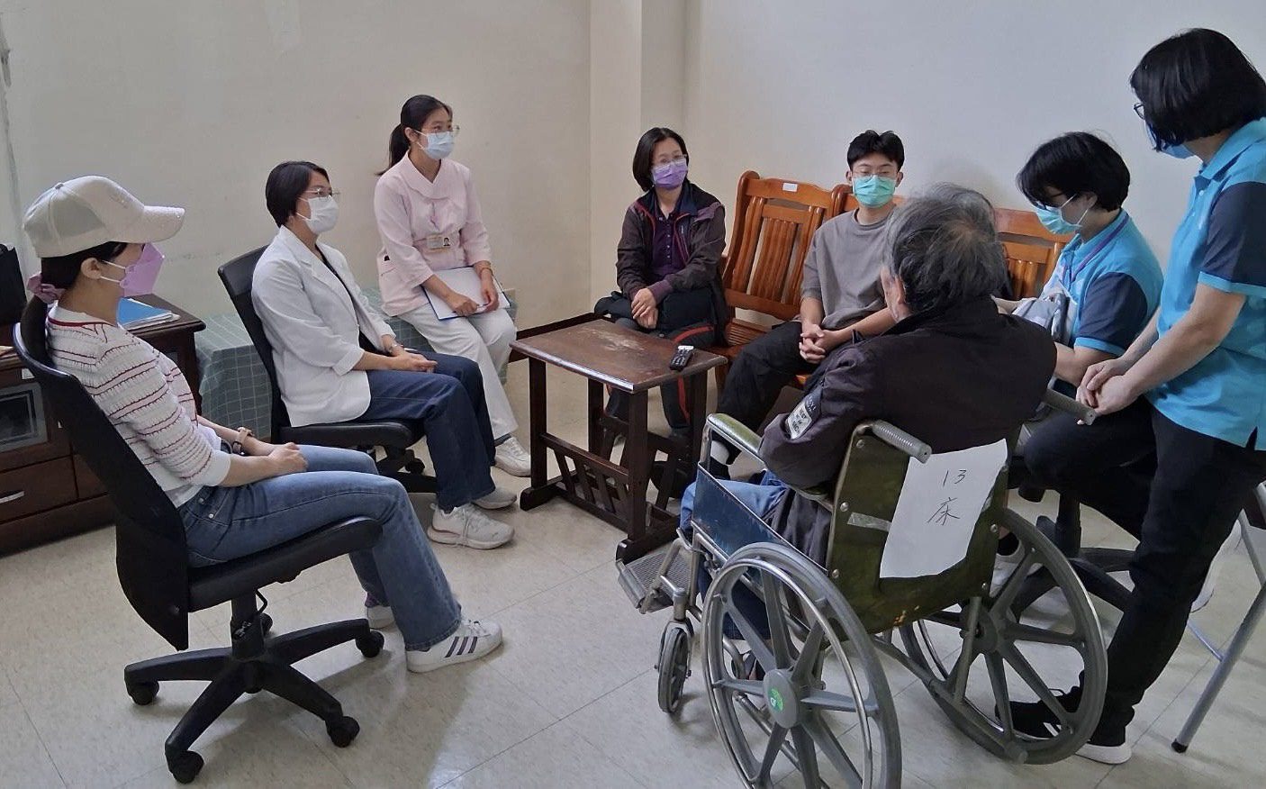 點亮身障朋友回家路　醫院與社工團隊伸出援手降低經濟壓力重建希望