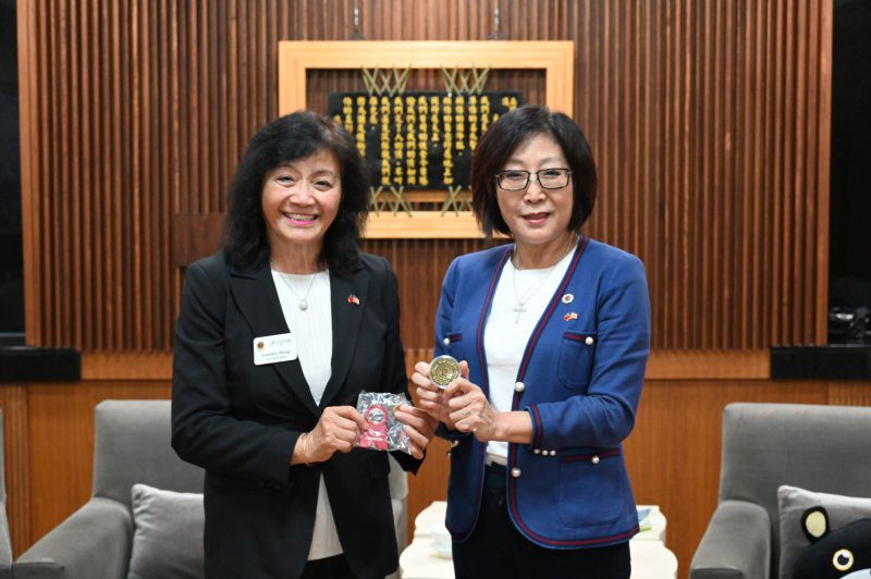 漾新聞|跨國同窗情深回高雄 喜瑞市議員與康議長重逢合影市長 漾新聞|跨國同窗情深回高雄 喜瑞市議員與康議長重逢合影市長