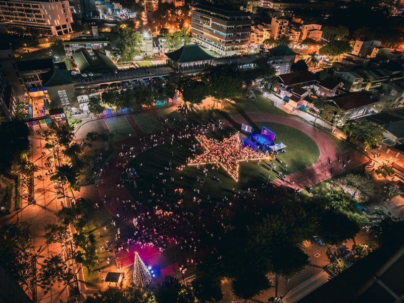 漾新聞|文藻12米聖誕樹點亮夜空 燃燈禮迎60周年暖心登場 漾新聞|文藻12米聖誕樹點亮夜空 燃燈禮迎60周年暖心登場