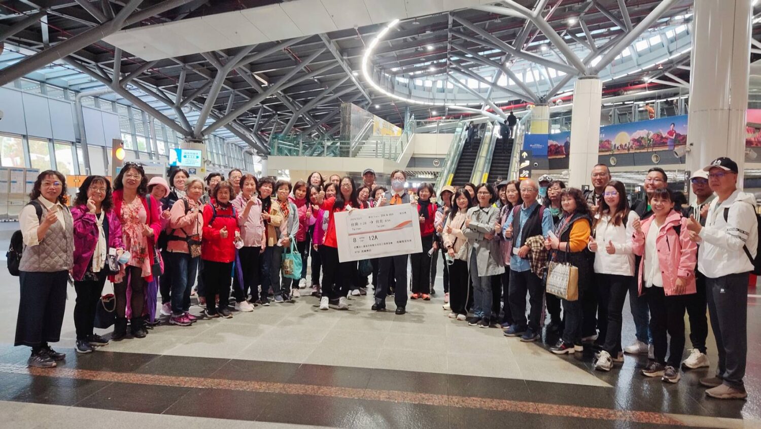 高鐵台南站暖心出擊！助風災長者重展笑顏踏上療癒之旅