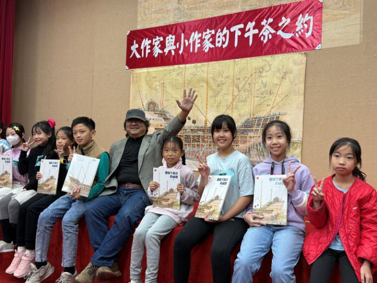 大作家與小作家有約 繪本作家李如青分享創作經驗 大作家與小作家有約 繪本作家李如青分享創作經驗