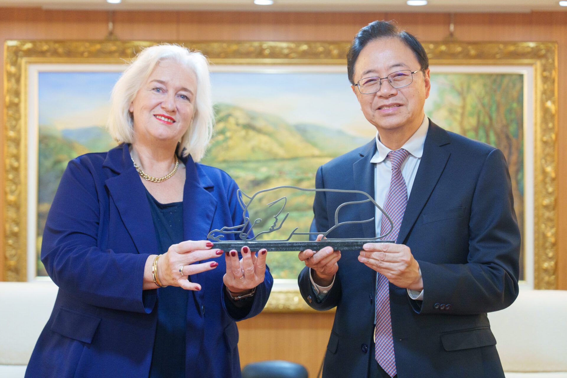 張善政與荷蘭哈勒默梅爾市長交流 盼深化城市友好關係 張善政與荷蘭哈勒默梅爾市長交流 盼深化城市友好關係