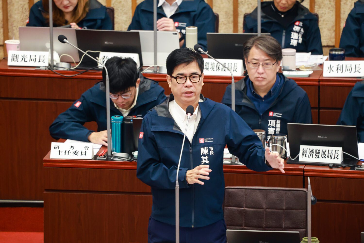 議會總質詢聚焦產業轉型  陳其邁：國道7號助攻產業發展