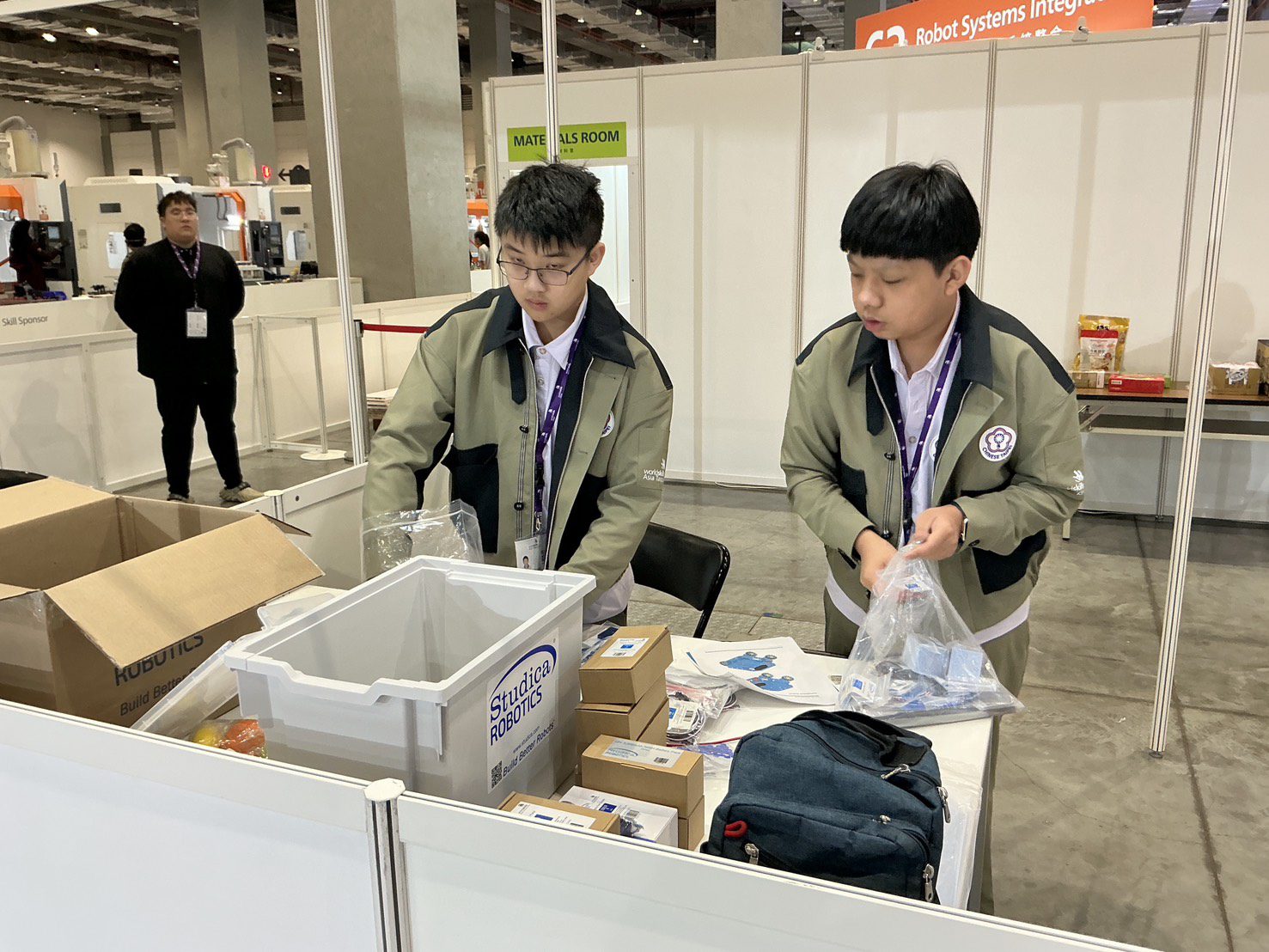 桃竹苗分署「黃金組合」脫穎而出 亞洲技能競賽自主移動機器人職類奪金