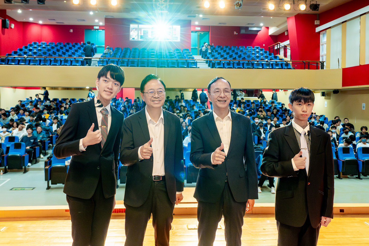 張善政與建中學生對談 鼓勵青年朝目標堅定前行 張善政與建中學生對談 鼓勵青年朝目標堅定前行