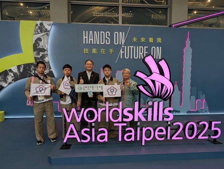 挑戰亞洲技能競賽奪金 桃竹苗分署自主移動機器人奪冠 挑戰亞洲技能競賽奪金 桃竹苗分署自主移動機器人奪冠