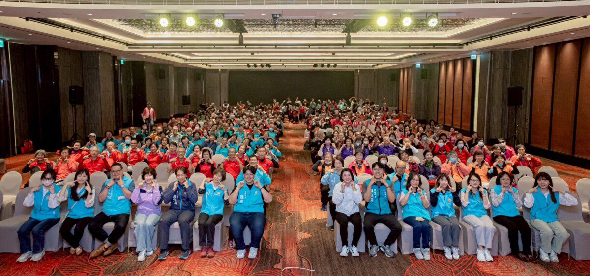 花蓮市公所表揚績優志工魏嘉彥感謝大家無私奉獻