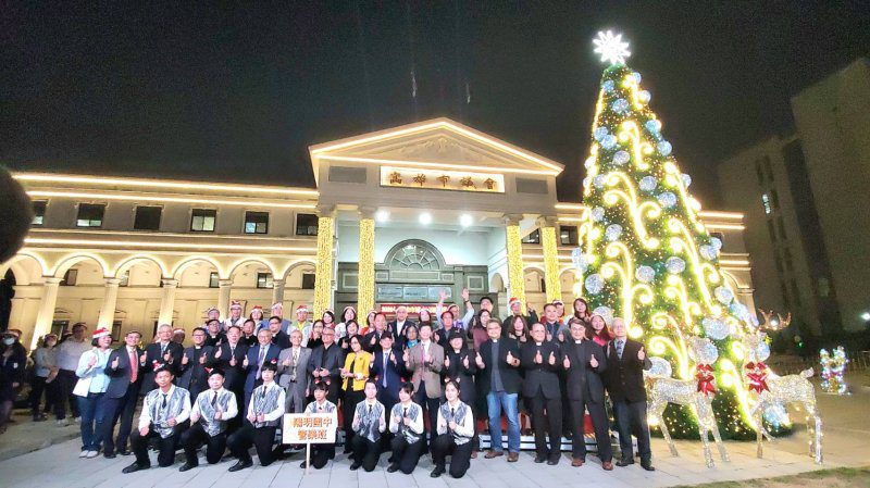 漾新聞｜8米聖誕樹浪漫點亮　牧師祝禱×陽明管樂為高雄獻上光之禮物