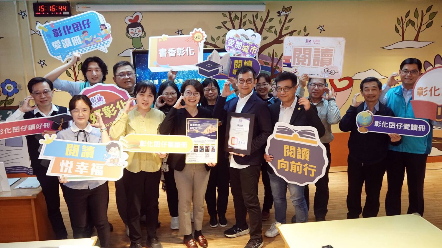 黃秀芳紮根環境永續 牽線《國家地理》全縣國中生免費看 黃秀芳紮根環境永續 牽線《國家地理》全縣國中生免費看