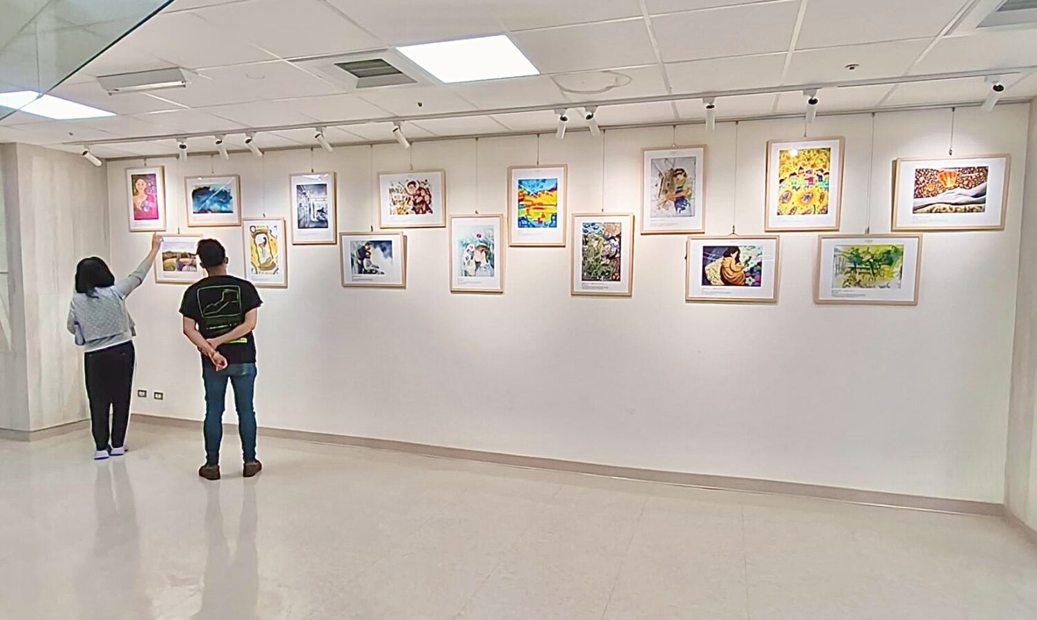 第10屆《彩繪希望》巡展高醫岡山舉行 31幅畫作展現癌友生命力