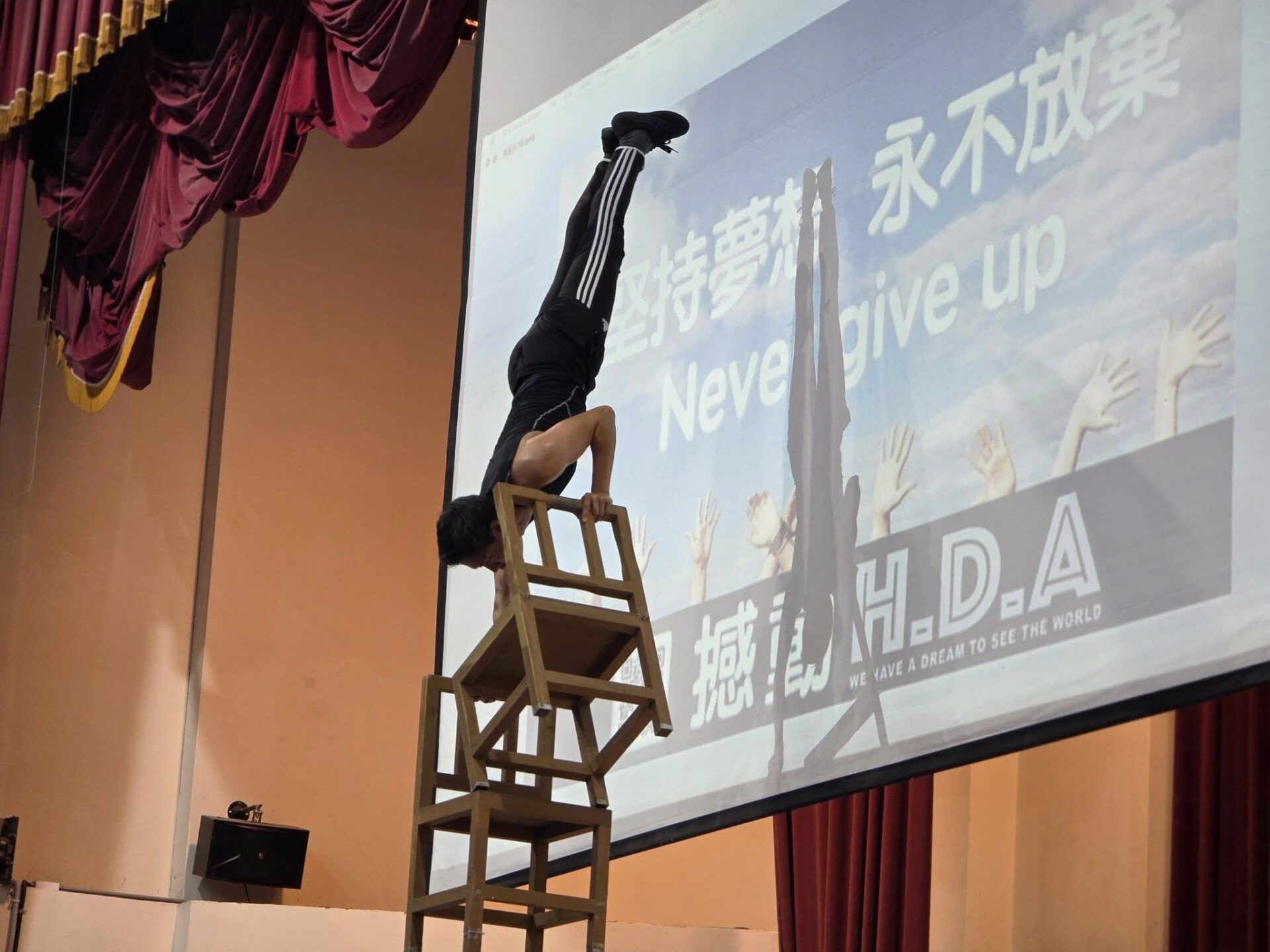 新北市衛生局攜手撼動H.D.A拍攝反毒短影音，以特技演繹青少年的抉擇