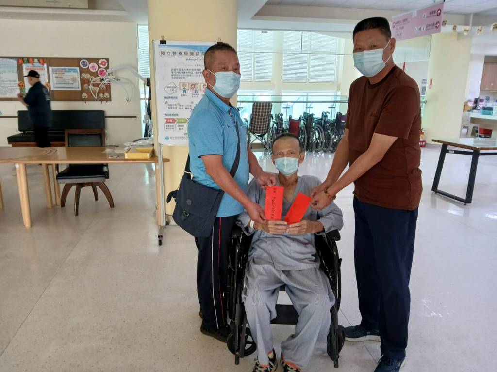 埔里「嘜問阮吔名功德會」　透過手機群組揪團行善助人