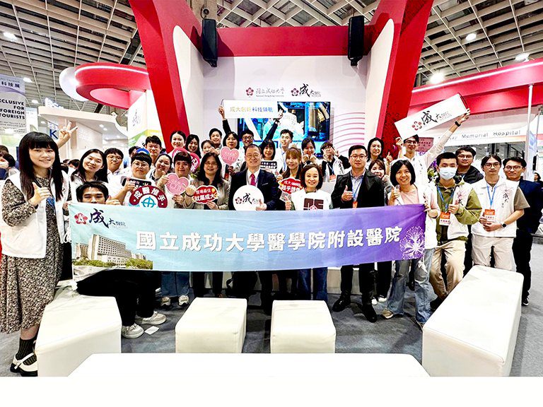 成醫參加台灣醫療科技展　四大展區呈現 13 項創新照護