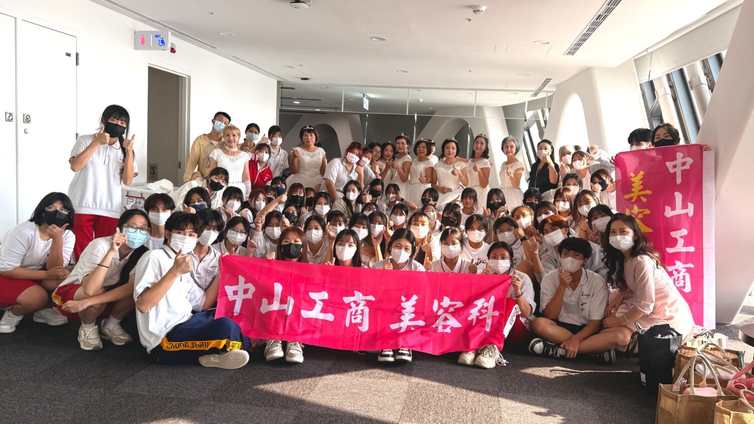 高雄港117歲慶典！乳癌姐妹白紗舞動生命　麗星郵輪見證幸福啟航