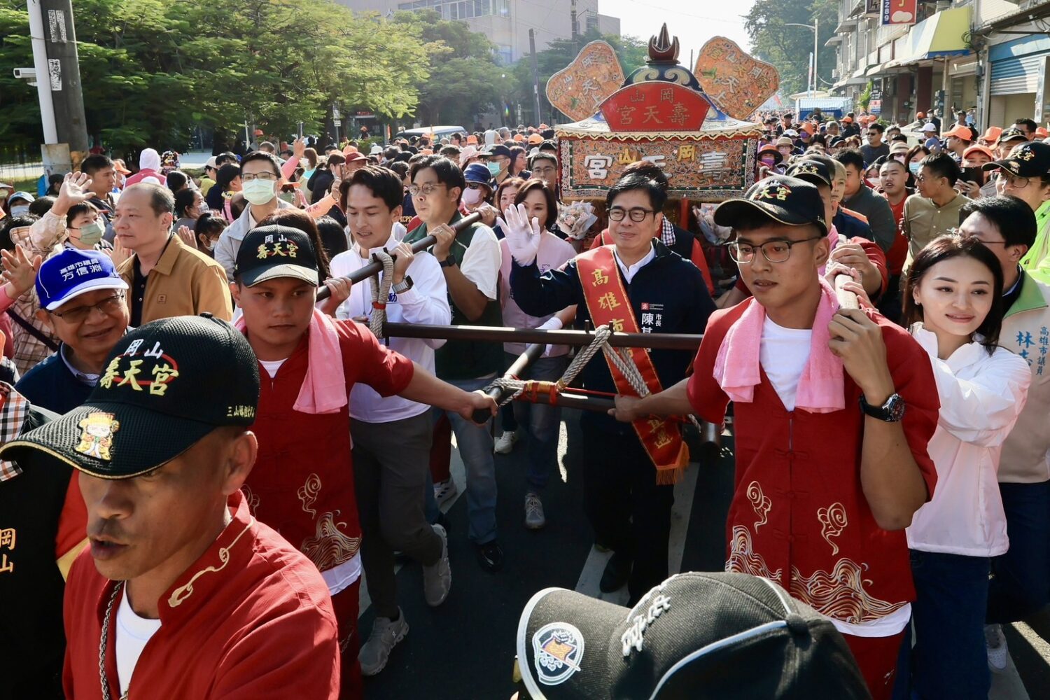 高雄三山媽祖暨白沙屯媽祖盛大合體遶境祈福 祝願國泰民安、風調雨順| 高雄三山媽祖暨白沙屯媽祖盛大合體遶境祈福 祝願國泰民安、風調雨順|