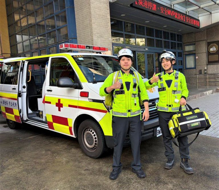 竹市消防員成功挽救市民! 邱臣遠代理市長肯定消防與家屬合力救援 竹市消防員成功挽救市民! 邱臣遠代理市長肯定消防與家屬合力救援