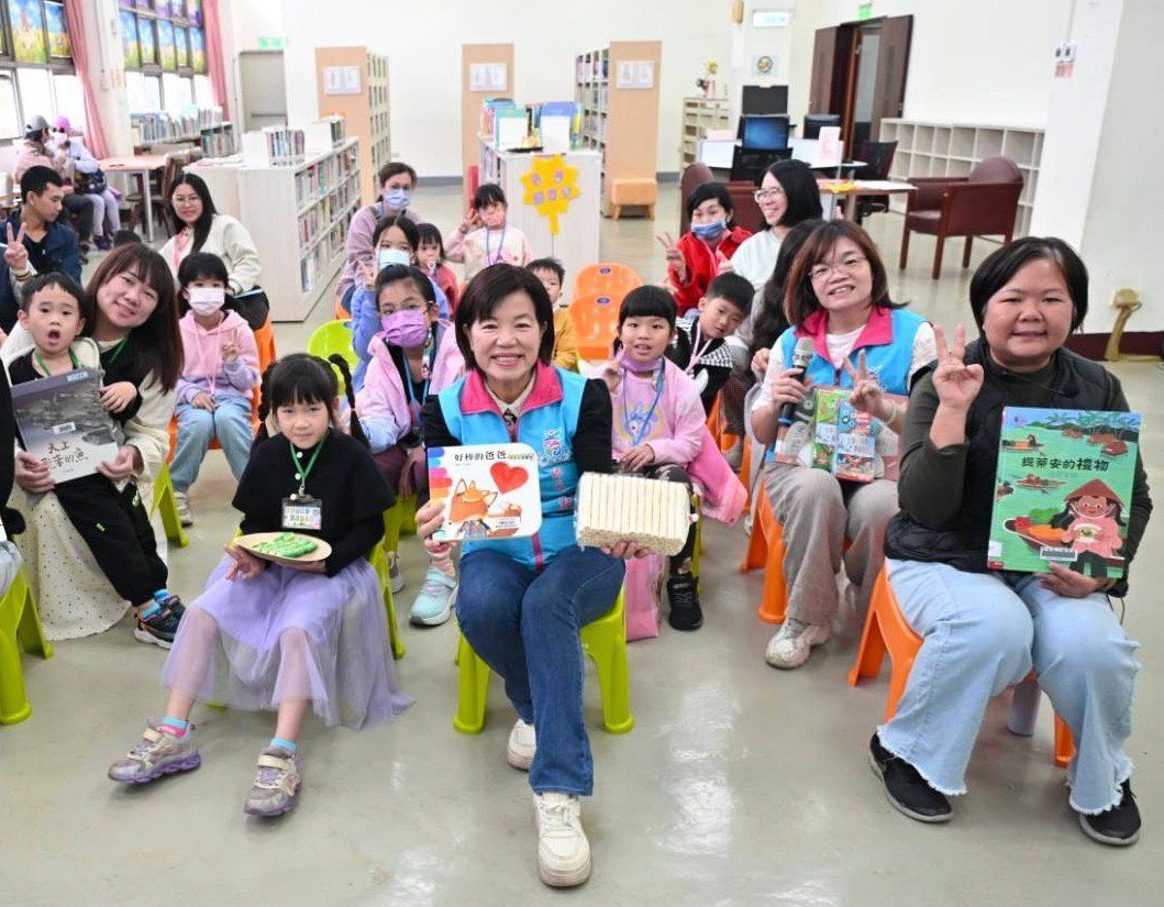 臺灣閱讀節~吉安探索走讀新視界游淑貞變身一日館員伴小小藝術家 臺灣閱讀節~吉安探索走讀新視界游淑貞變身一日館員伴小小藝術家