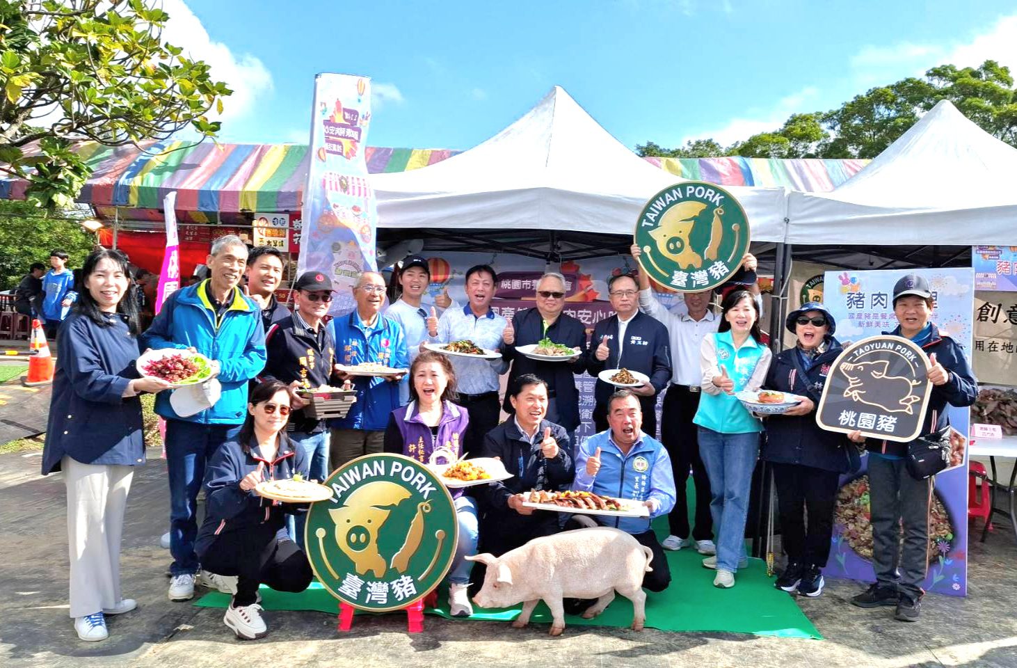 桃市推「國產豬安心吃」 現場免費提供黑豬滷肉飯及烤香腸 桃市推「國產豬安心吃」 現場免費提供黑豬滷肉飯及烤香腸
