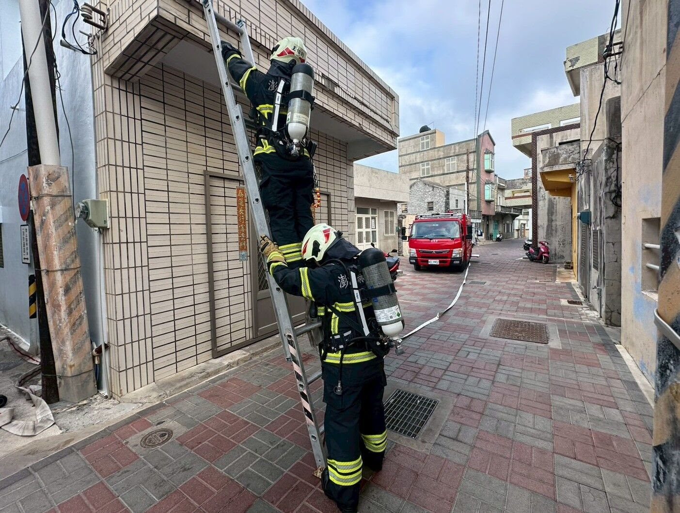 吉貝消防分隊辦理社區狹小巷道消防搶救演練 吉貝消防分隊辦理社區狹小巷道消防搶救演練