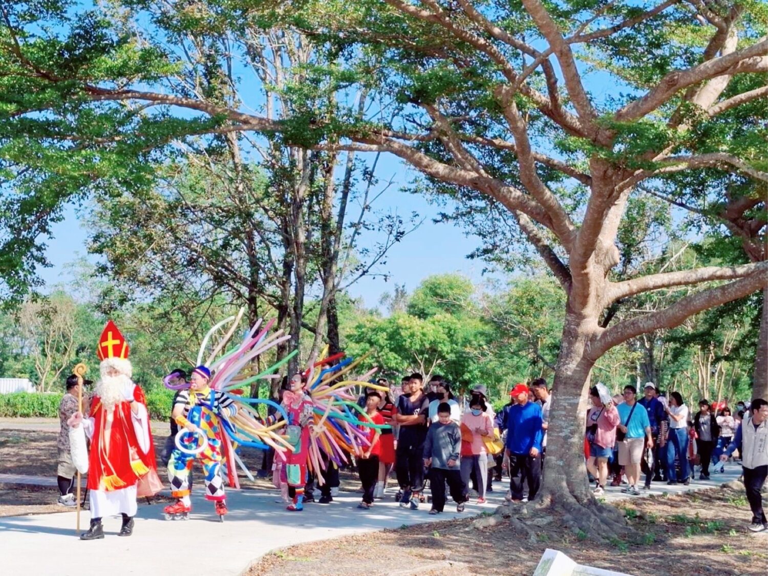 2025德元埤水漾風生-荷蘭村魔法節首日遊客爆棚 親子寵物樂不思蜀 2025德元埤水漾風生-荷蘭村魔法節首日遊客爆棚 親子寵物樂不思蜀