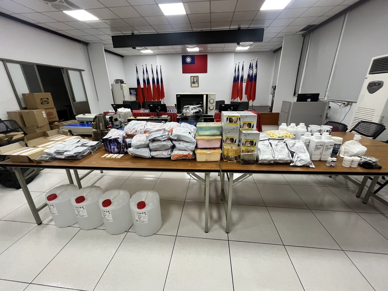 壢警直搗大型彩虹菸分裝場 阻價值500萬元毒品流入黑市 壢警直搗大型彩虹菸分裝場 阻價值500萬元毒品流入黑市