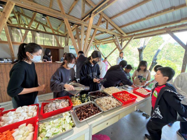 走進森林、靠近彼此 竹東社福中心陪家庭用自然療癒情感 走進森林、靠近彼此 竹東社福中心陪家庭用自然療癒情感