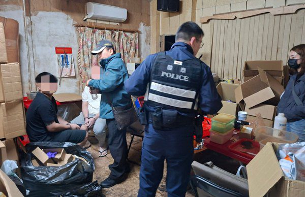 中壢楊梅警方查彩虹菸毒品 警方並查扣價值約五百成品 中壢楊梅警方查彩虹菸毒品 警方並查扣價值約五百成品