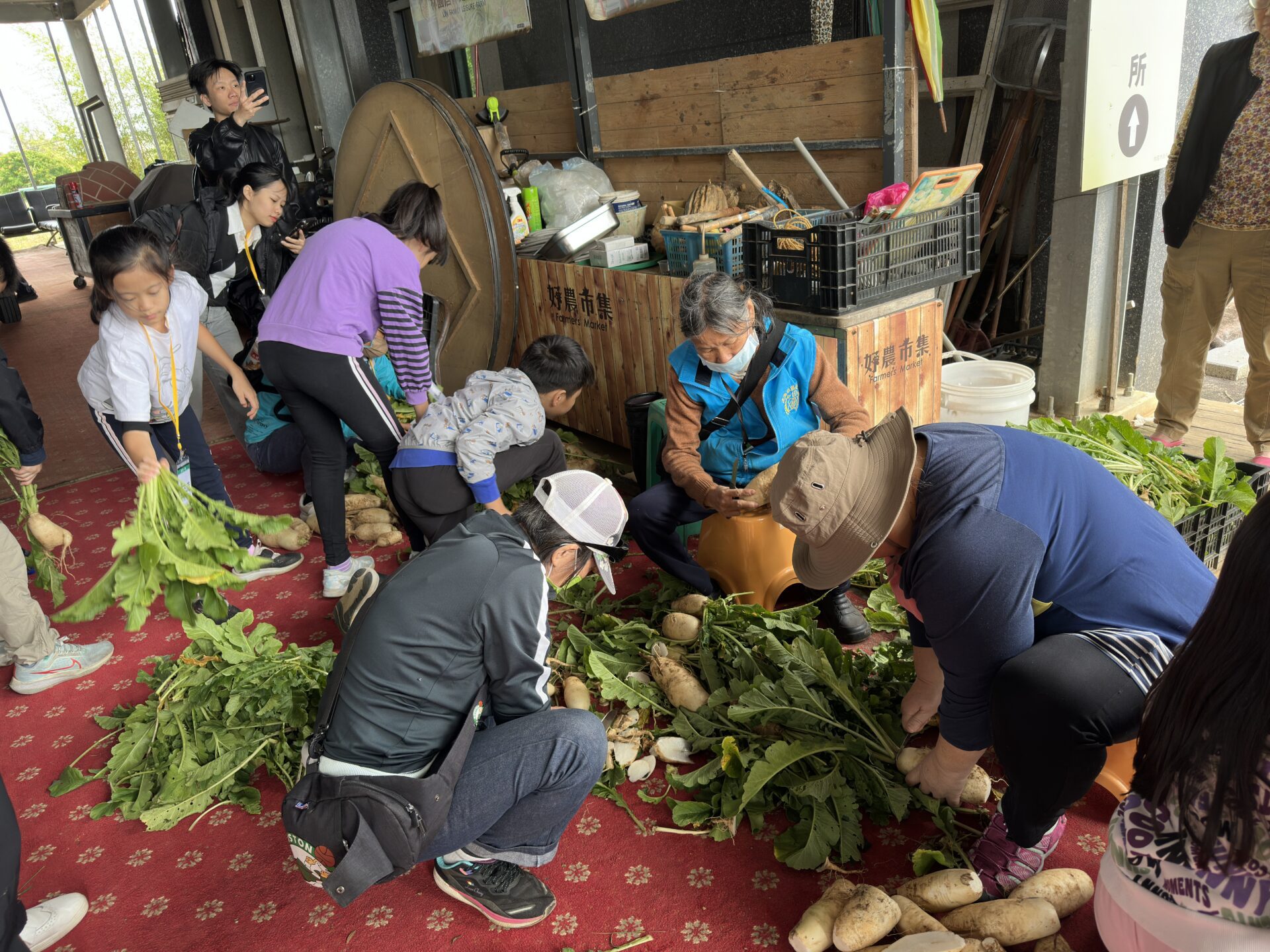 開南大學走進桃園溪海休區 攜手青銀用影像記錄農村故事
