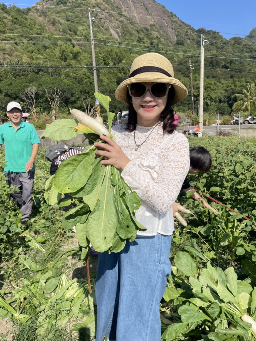 火焰蟲非營利幼兒園體驗客庄農事文化 《蘿蔔仔逃走中‧變身小小農夫》 火焰蟲非營利幼兒園體驗客庄農事文化 《蘿蔔仔逃走中‧變身小小農夫》