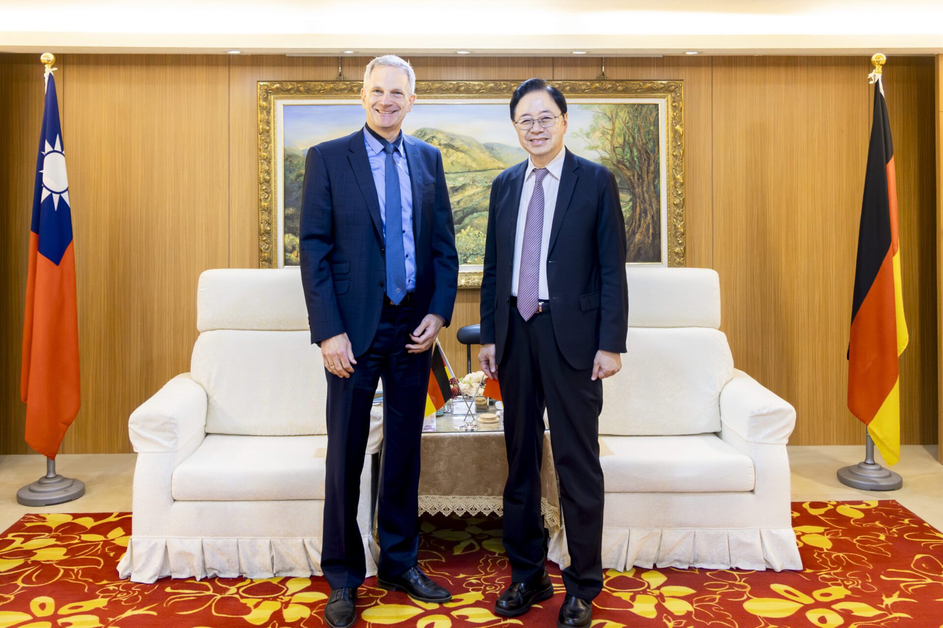 張善政與德國在台協會處長會面 不忘宣傳桃園藝文特區聖誕市集