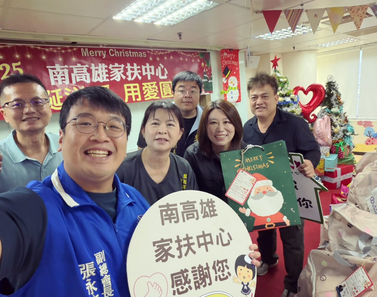 國民黨青工會堅持20年 攜手善心人士為南高雄家扶兒圓夢暖聖誕