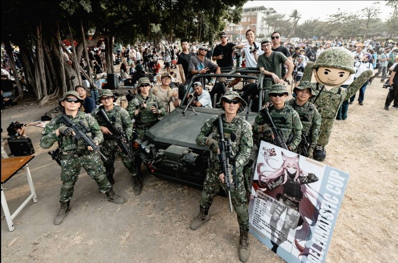 漾新聞｜黑鷹直升機降臨駁二　動漫軍武戰紀掀最強話題